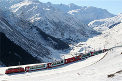 Glacier-Express bei Andermatt